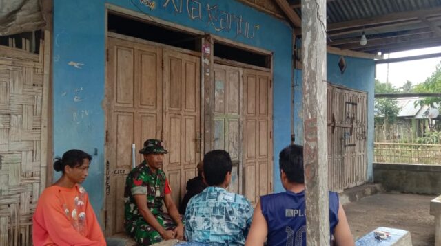 Babinsa Tabundung Melaksanakan Komsos Dengan Warga Di Desa Binaannya