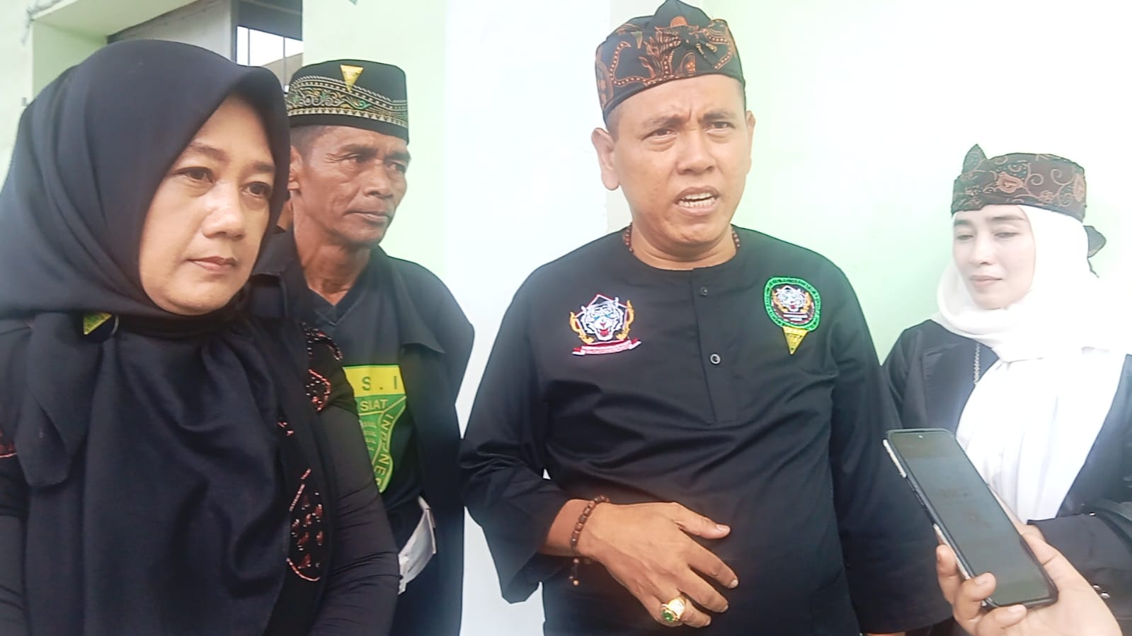 Ketua padepokan maung bodas H. Sulaeman