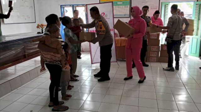 Kolaborasi Polres Sumba Barat dan Fella Golf Club Jakarta Untuk Memberikan Bantuan Sosial Kepada Anak Stunting