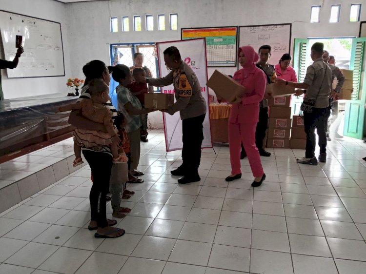 Kolaborasi Polres Sumba Barat dan Fella Golf Club Jakarta Untuk Memberikan Bantuan Sosial Kepada Anak Stunting