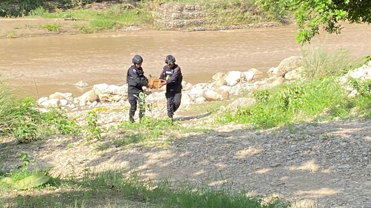 Polres Belu Bersama Tim Gegana Sat Brimob Polda NTT Evakuasi Benda Diduga Mortir di Kali Talau Polres Belu Bersama Tim Gegana Sat Brimob Polda NTT Evakuasi Benda Diduga Mortir di Kali Talau
