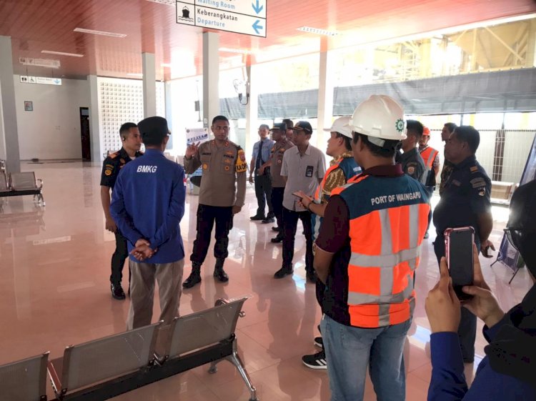 Kapolres Sumba Timur Lakukan Peninjauan Pos Pelayanan Terpadu di Pelabuhan Nusantara Waingapu Kapolres Sumba Timur Lakukan Peninjauan Pos Pelayanan Terpadu di Pelabuhan Nusantara Waingapu