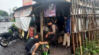 Geledah Warung Kelontongan, Polisi di Kota Tasikmalaya Temukan Bunker Miras Geledah Warung Kelontongan, Polisi di Kota Tasikmalaya Temukan Bunker Miras