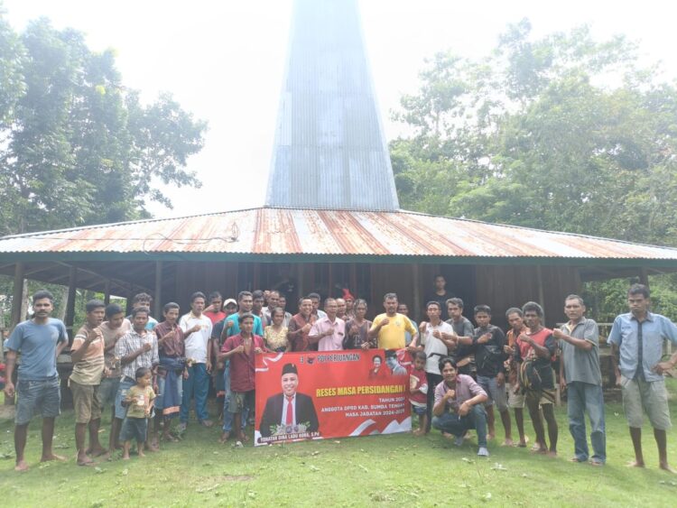 Kegiatan Reses Masa Sidang I Anggota DPRD Kabupaten Sumba Tengah di Desa Persiapan Tarung Majaga: Menyerap Aspirasi Warga Kegiatan Reses Masa Sidang I Anggota DPRD Kabupaten Sumba Tengah di Desa Persiapan Tarung Majaga: Menyerap Aspirasi Warga