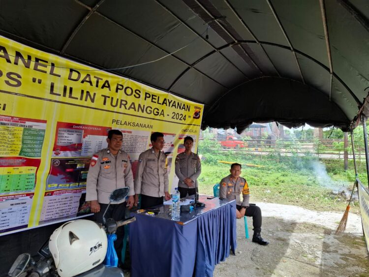 Anggota Polsek Katikutana Melaksanakan Pengamanan di Pos Pelayanan Natal dan Tahun Baru disimpang Pasunga Anggota Polsek Katikutana Melaksanakan Pengamanan di Pos Pelayanan Natal dan Tahun Baru disimpang Pasunga