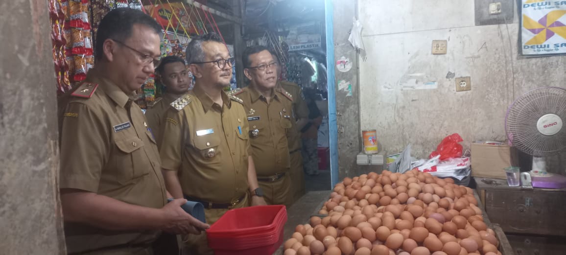 Jelang Perayaan Nataru, Stok Dan Harga Sembako Di Pasar Tradisional Banjarsari Aman, Kenaikan Tidak Signifikan