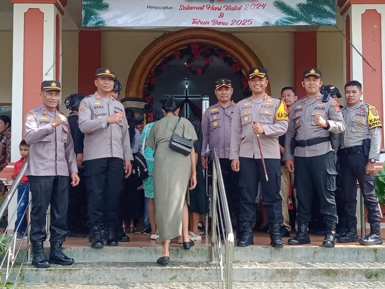 Kapolres Sumba Barat Pantau Langsung Perayaan Natal 25 Desember 2024 Gereja-Gereja