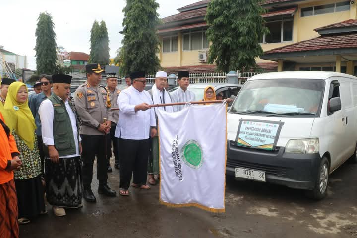 Bupati Sukabumi Lepas Pendistribusian Bantuan Ke 25 Kecamatan Terdampak Bencana Bupati Sukabumi Lepas Pendistribusian Bantuan Ke 25 Kecamatan Terdampak Bencana