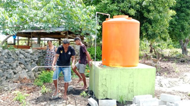 Babinsa Rindi Umalulu Melaksanakan Pendampingan Dalam Pembuatan Sumur Bor