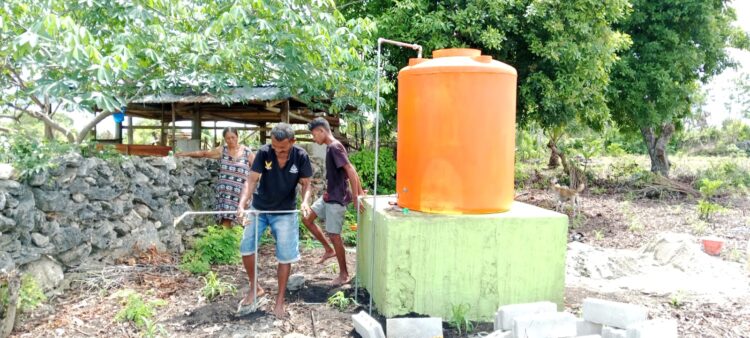 Babinsa Rindi Umalulu Melaksanakan Pendampingan Dalam Pembuatan Sumur Bor