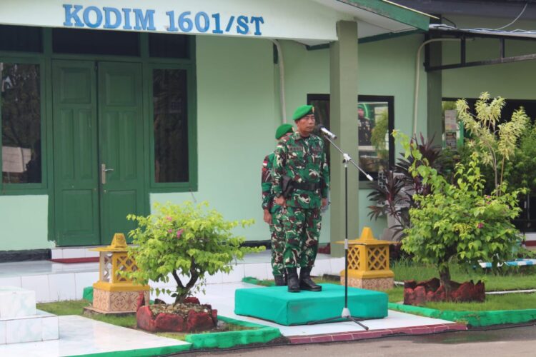 Kodim 1601/Sumba Timur Gelar Upacara Bendera di Akhir Tahun