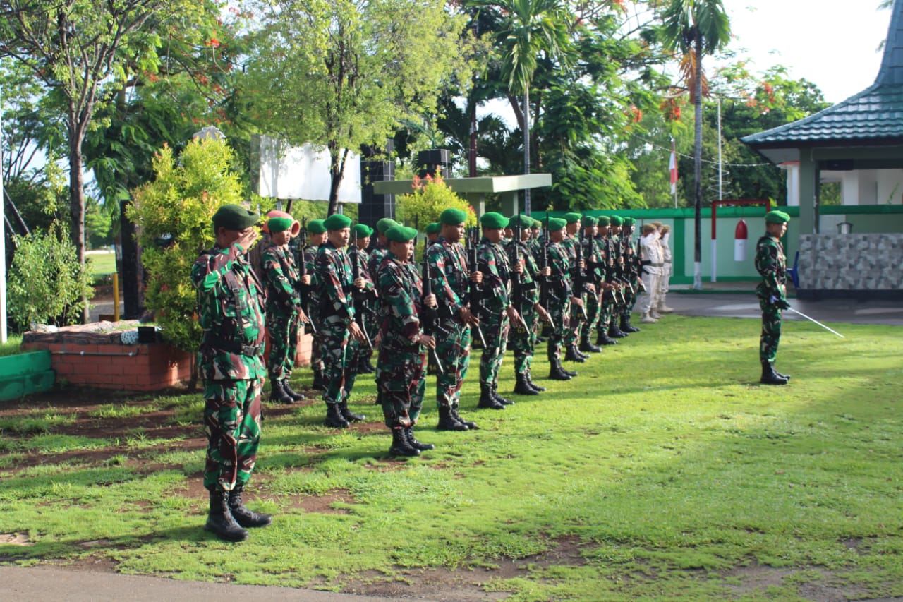 Kodim 1601/Sumba Timur Gelar Upacara Bendera di Akhir Tahun