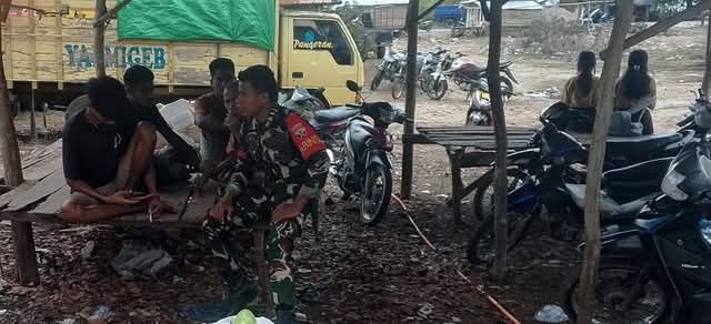 Melalui Komsos Babinsa Pahunga Lodu Himbau Jaga Kamtibmas Jelang Pergantian Tahun Baru