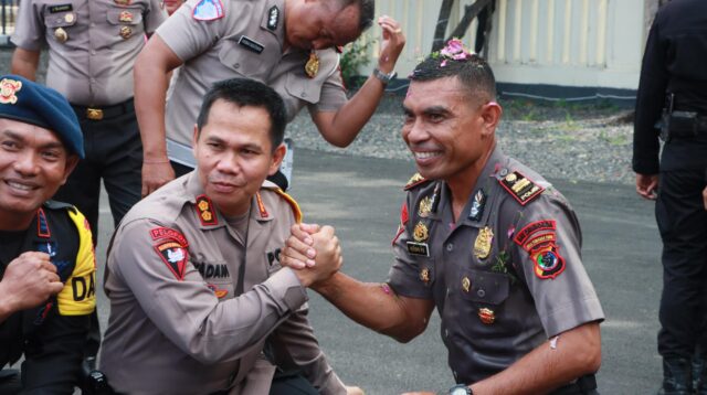 Jelang Tahun Baru 2025, 32 Personil Polri di Labuan Bajo Mendapatkan Kenaikan Pangkat