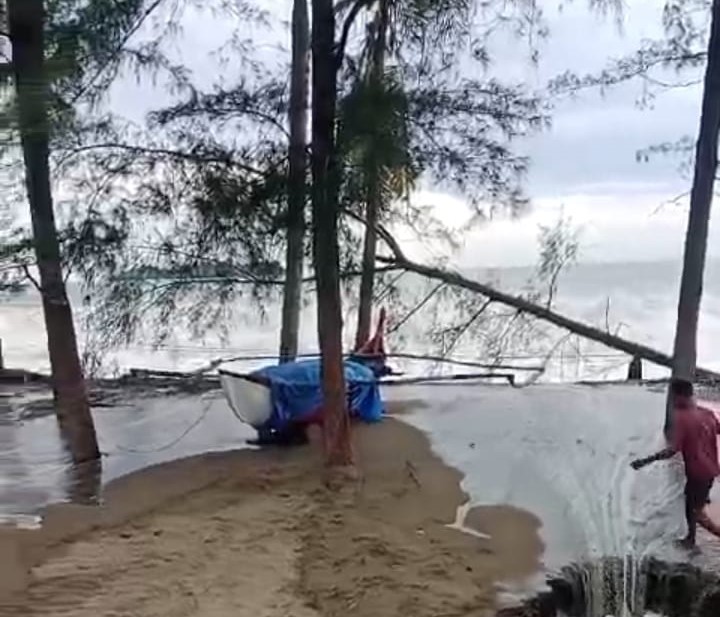 Abrasi Pantai Terus Mengancam, Ekonomi Nelayan Lumpuh