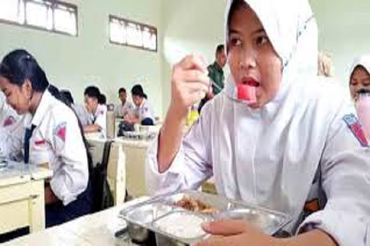 Program MBG SMPN 5 Kota Madiun Tanpa Sendok dan Air Minum Program MBG SMPN 5 Kota Madiun Tanpa Sendok dan Air Minum,
