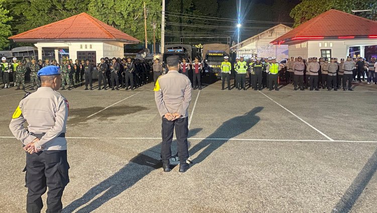 Turun dengan Kekuatan Penuh, Polres Belu bersama TNI dan Brimob Siap Amankan Malam Penghujung Tahun 2024 di Tapal Batas Turun dengan Kekuatan Penuh, Polres Belu bersama TNI dan Brimob Siap Amankan Malam Penghujung Tahun 2024 di Tapal Batas