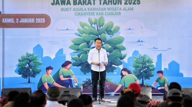 Bey Machmudin Awali Kerja 2025 dengan Tanam Pohon