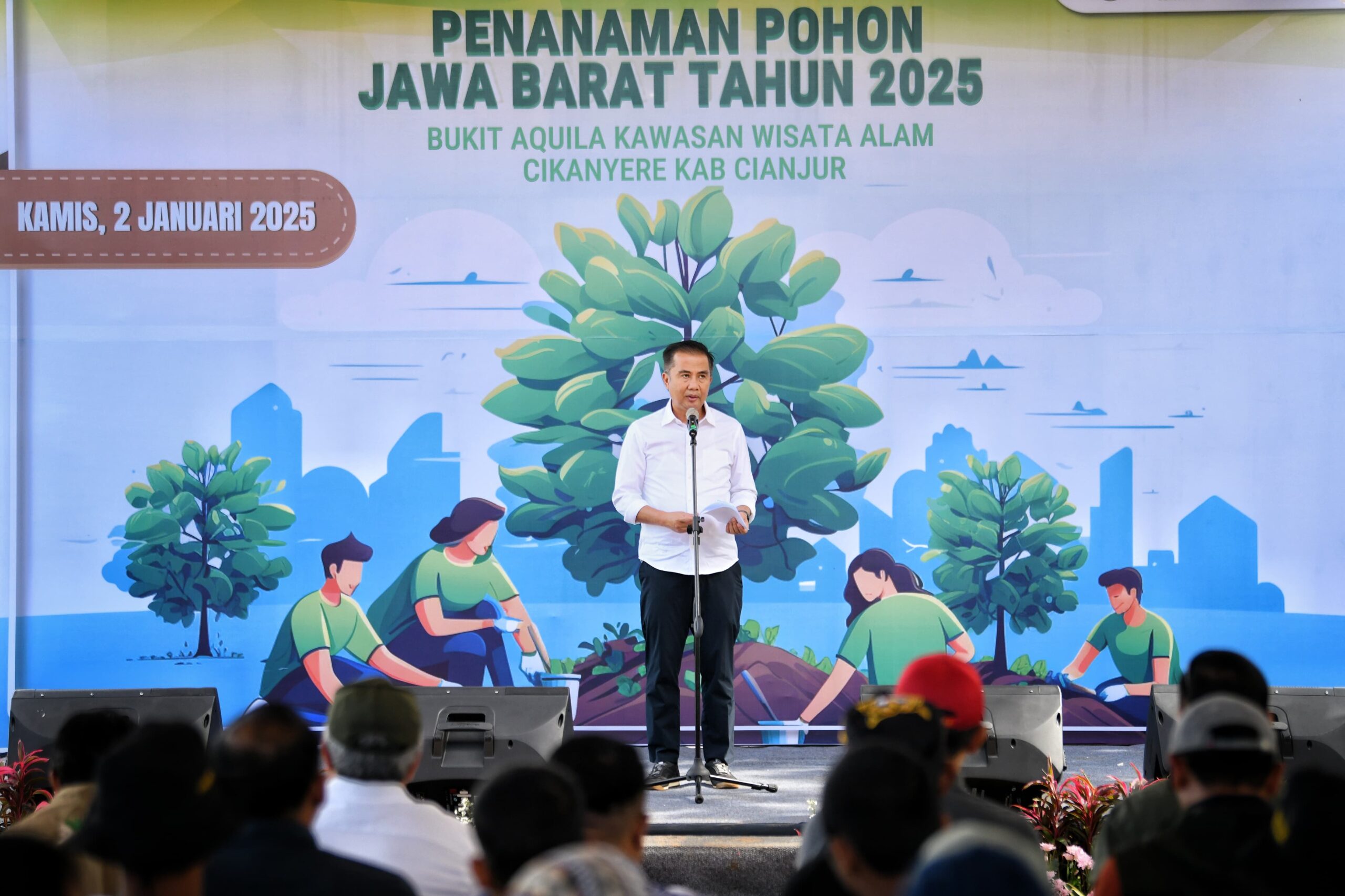 Bey Machmudin Awali Kerja 2025 dengan Tanam Pohon