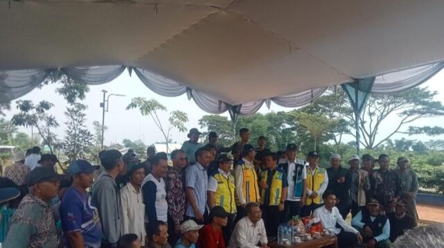 Tinjau Lokasi Proyek Rehabilitasi B.TUT 11 SI Tarum Utara Timur, Mentri PU Disambut Para Kades Dan Masyarakat Banyusari