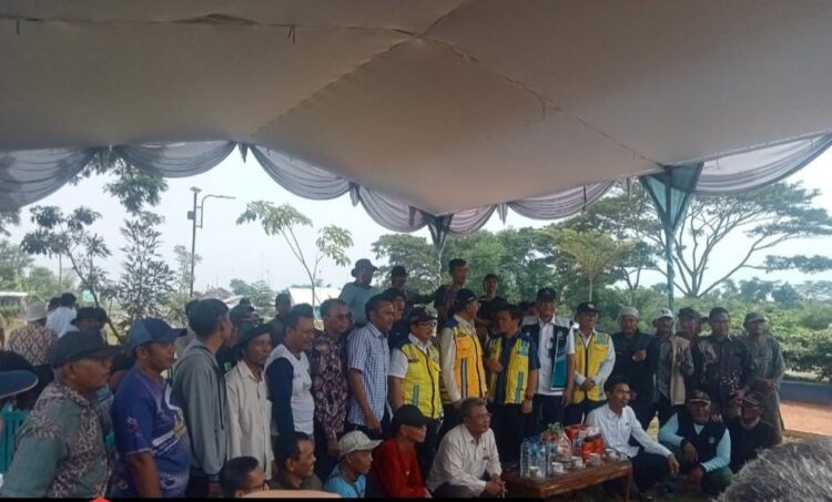 Tinjau Lokasi Proyek Rehabilitasi B.TUT 11 SI Tarum Utara Timur, Mentri PU Disambut Para Kades Dan Masyarakat Banyusari