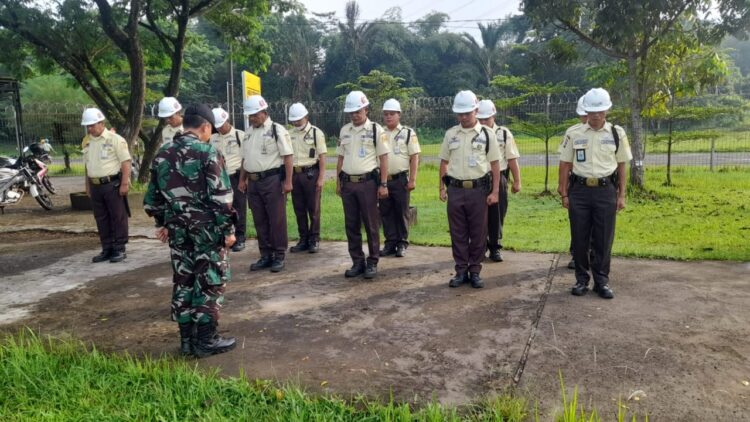Implementasikan Metoda Binter, Anggota Koramil 0111/Pagelaran, Serka Dede Suharsono Lakukan Bintahwil Di Desa Binaan Implementasikan Metoda Binter, Anggota Koramil 0111/Pagelaran, Serka Dede Suharsono Lakukan Bintahwil Di Desa Binaan