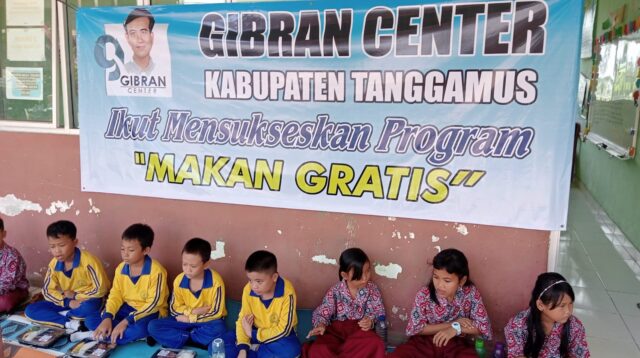 Ferlinda : Ketua Gibran center Tanggamus Lakukan Program Makan Bergizi Gratis Di SDN 1 Menggala