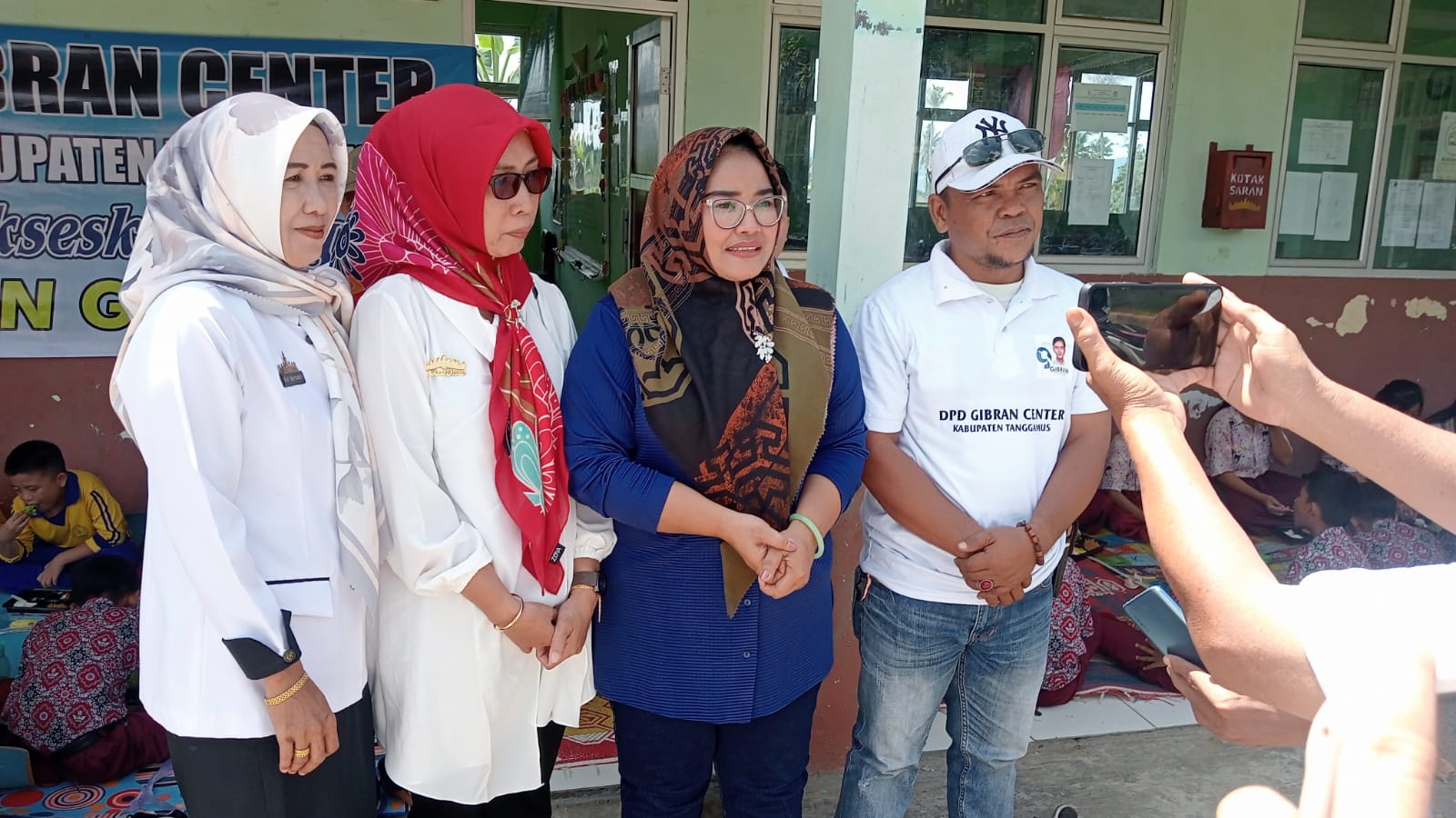 Ferlinda : Ketua Gibran Center Tanggamus Lakukan Program Makan Bergizi Gratis Di SDN 1 Menggala