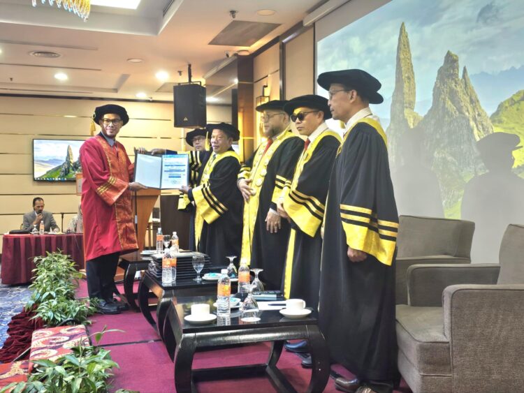 Raih Gelar Doktoral dari AUI Malaysia, Achmad Aswin : Inspirasi Baru untuk Generasi Muda Raih Gelar Doktoral dari AUI Malaysia, Achmad Aswin : Inspirasi Baru untuk Generasi Muda