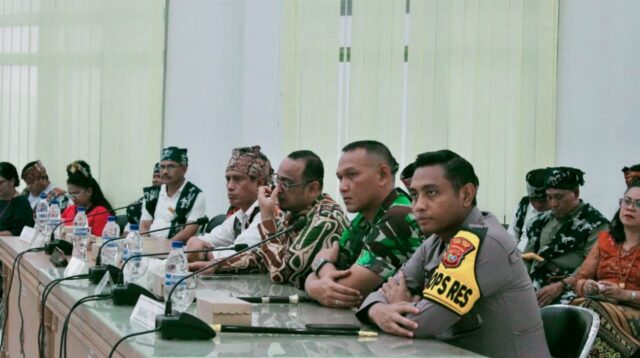 Dandim 1601/ST Hadiri Rapat Pembukaan Persidangan Kedua DPRD Kabupaten Sumba Timur Tahun Sidang 2025