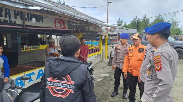 Akibat Cuaca Buruk Kapal Nelayan KM Joyo Tenggoro Tenggelam Hanyut Diperairan Sedari Karawang