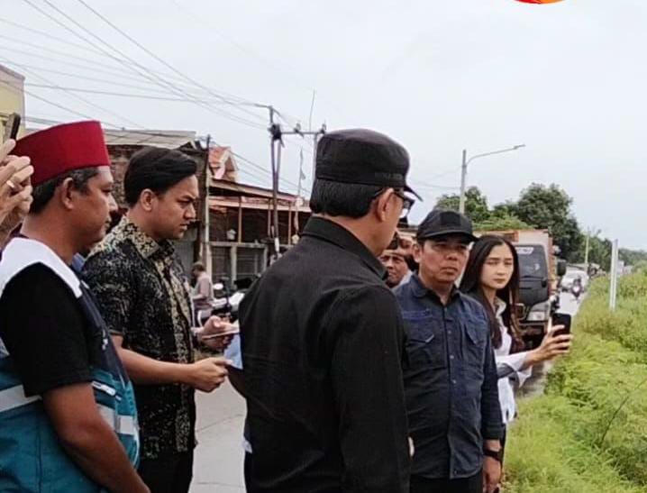 Drs .Rochman MSi Kadis Pertanian Karawang Dampingi Wamendagri Tinjau Irigasi di Desa Bolang, Drs Rochman M. Si. Optimistis Swasembada Pangan Terwujud Drs .Rochman MSi Kadis Pertanian Karawang Dampingi Wamendagri Tinjau Irigasi di Desa Bolang, Drs Rochman M. Si. Optimistis Swasembada Pangan Terwujud