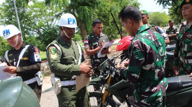 Kodim 1601/ST Bersama Subdenpom IX/1-2 Waingapu Lakukan Pengecekaan Kendaraan Anggota