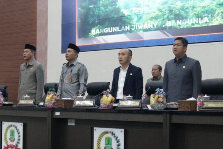 DPRD Kabupaten Karawang Adakan Gelar Paripurna Pengesahan Bupati Dan Wakil Bupati Terpilih DPRD Kabupaten Karawang Adakan Gelar Paripurna Pengesahan Bupati Dan Wakil Bupati Terpilih