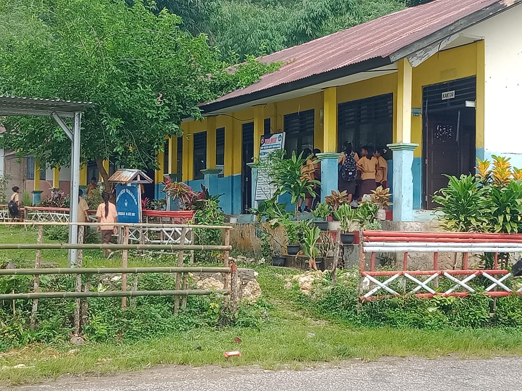 Guru Tidak Terlihat Hadir Disekolah Ada Apa Ya