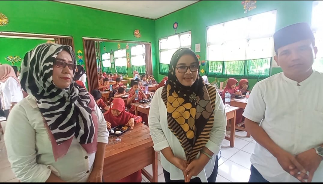 DPD Gibran Center Tanggamus Berikan Makanan Bergizi Gratis Kepada Murid SDN1 Banjar Agung Ilir Kecamatan Pugung Kab. Tanggamus