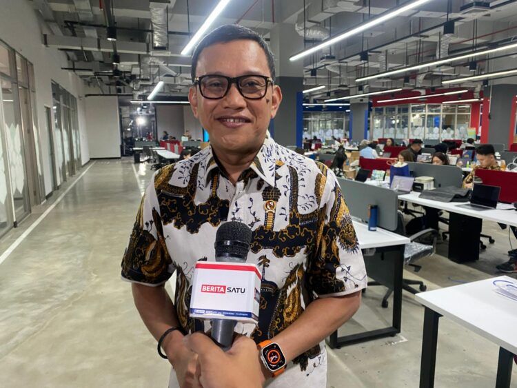 Menteri Abdul Kadir Karding Sosialisasikan Program Pekerja Migran di B-Universe / Menteri P2MI Sambangi Kantor B-Universe, Bahas Program Pekerja Migran