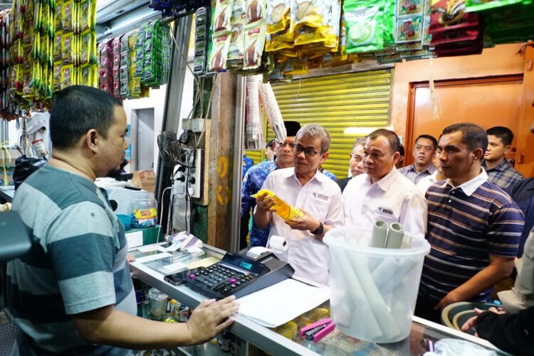 Kepala BK Perdag Kemendag RI Tinjau Harga Minyakita di Garut
