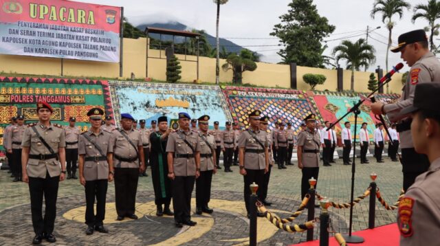 Kapolres Tanggamus Pimpin Penyerahan Jabatan Kasat Reskrim dan Sertijab Kasat Polair serta Tiga Kapolsek
