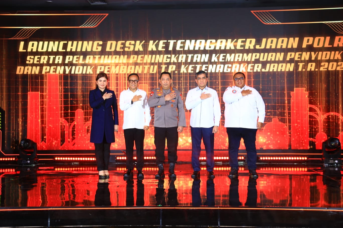 Beri Jaminan Perlindungan Kaum Buruh Kapolri Resmikan Desk Ketenagakerjaan