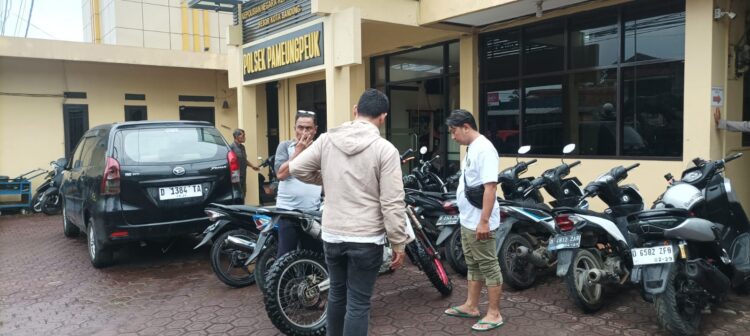 Meresahkan Masyarakat 10 Orang Debt Collector di Amankan di Polsek Pameungpeuk Meresahkan Masyarakat 10 Orang Debt Collector di Amankan di Polsek Pameungpeuk