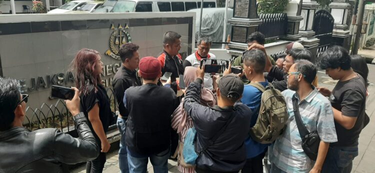 Massa Desak Kejati Jabar Tuntaskan Kasus Dugaan Gratifikasi Mobil Mewah di Purwakarta