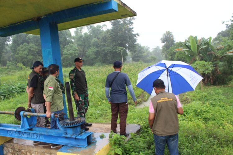 Optimalkan Program Pompanisasi dan Pipanisasi, Dandim 1601/Sumba Timur Cek Lokasi Irigasi Optimalkan Program Pompanisasi dan Pipanisasi, Dandim 1601/Sumba Timur Cek Lokasi Irigasi