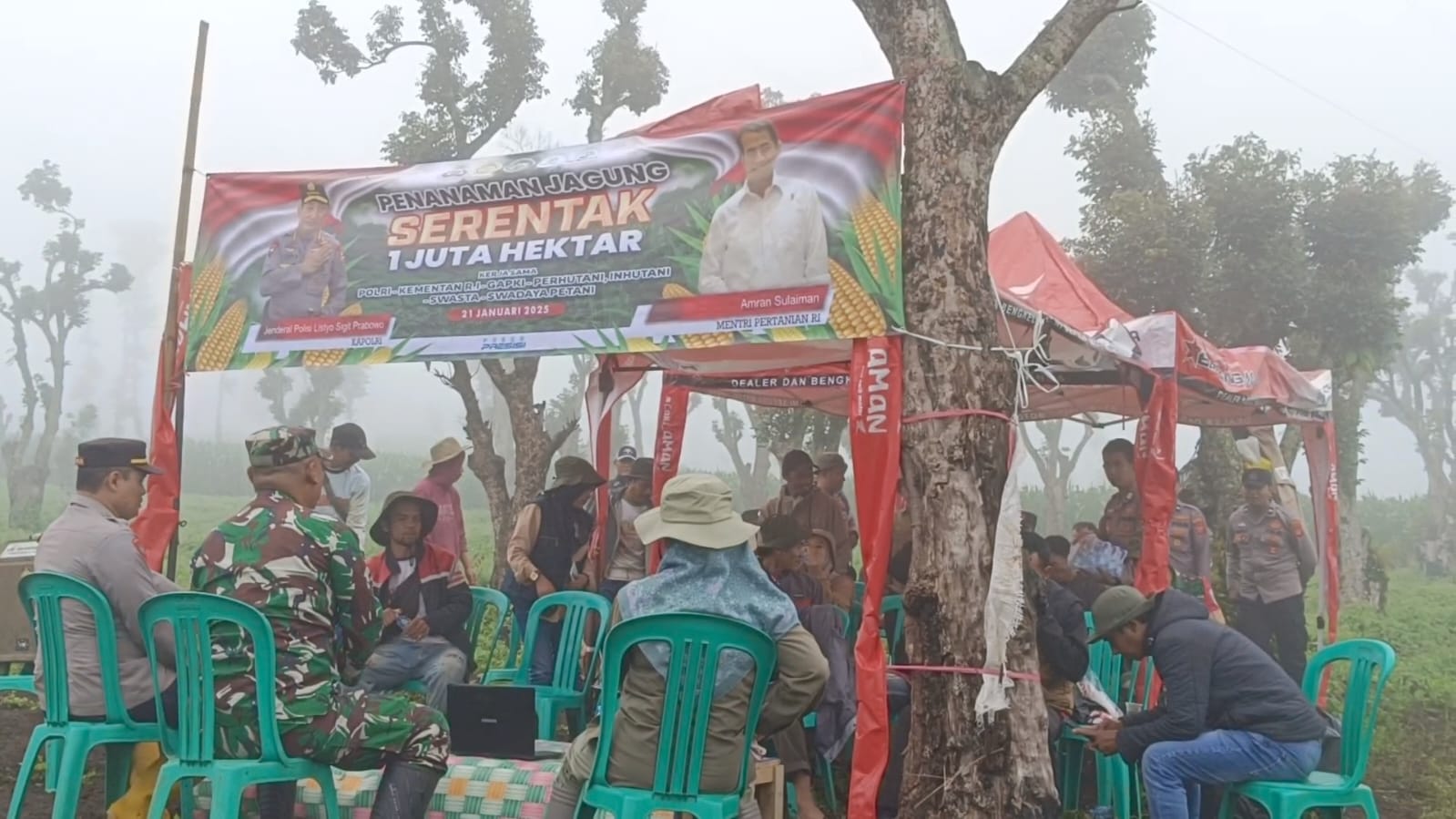 Tanam Jagung Serentak 1 Juta Hektar, Polsek Pameungpeuk Tanam di Kampung Citiis Babakan