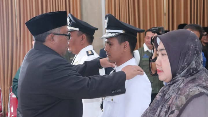 Bupati Melantik Pejabat Administrator Dan Pengawas, Pelayanan Masyarakat Lebih Di Tingkatkan Lagi Bupati Melantik Pejabat Administrator Dan Pengawas, Pelayanan Masyarakat Lebih Di Tingkatkan Lagi