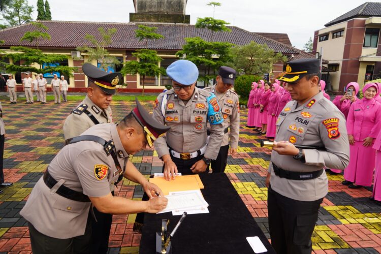 Kapolres Tasikmalaya Kota Pimpin Sertijab Kabagren, Kabaglog, Kasat Intelkam, Kapolsek Cihideung, dan Kasipropam