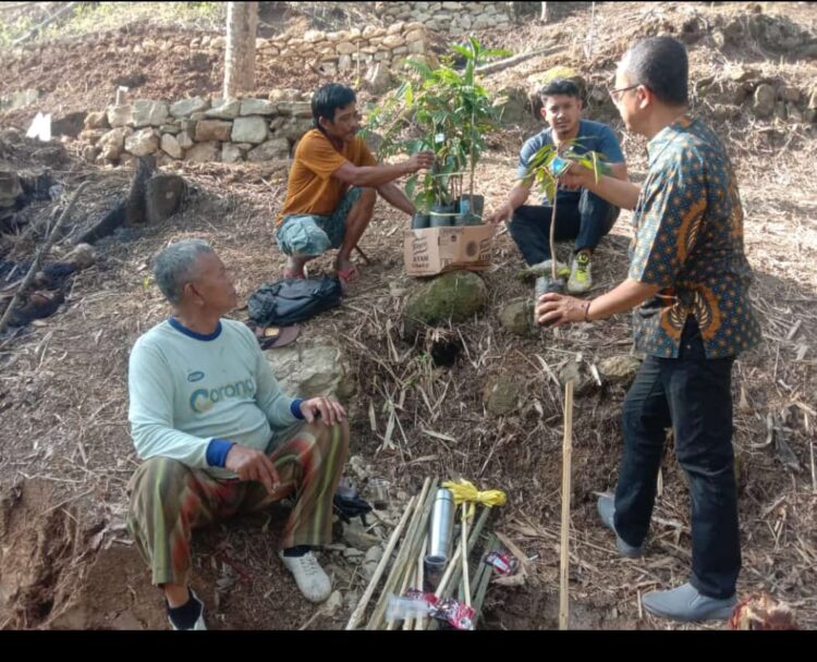 Rutinitas Menanam Pohon Di Hari Jumat Terus Dilaksanakan