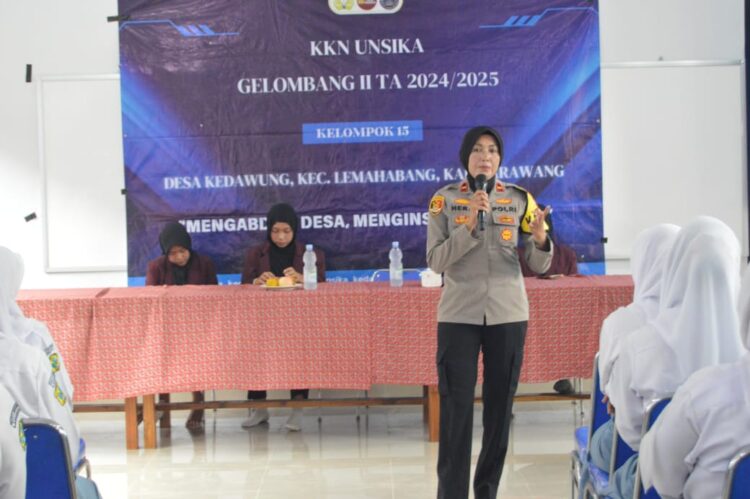 Tim KKN Unsika 2025 Desa Kedawung Gandeng Kapolsek, Beri Edukasi Pencegahan Narkotika dan Seks Bebas di SMAN 1 Lemahabang