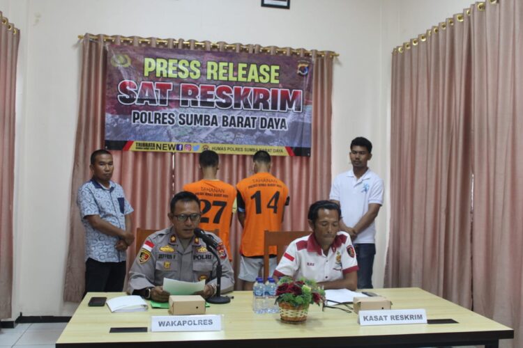 Polres Sumba Barat Daya Ungkap Penimbunan BBM Polres Sumba Barat Daya Ungkap Penimbunan BBM