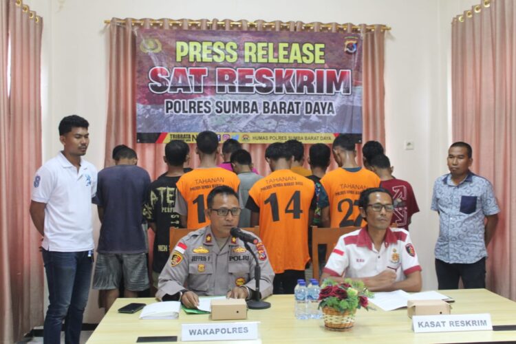 Polres Sumba Barat Daya Amankan 15 Pelaku Penambangan Pasir Ilegal Polres Sumba Barat Daya Amankan 15 Pelaku Penambangan Pasir Ilegal